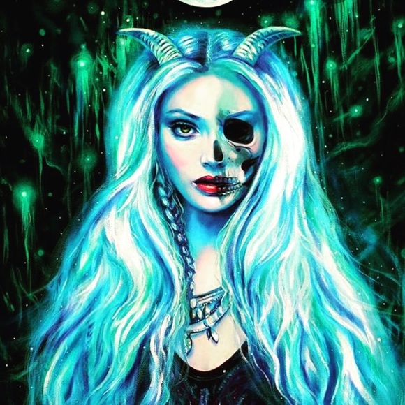 Meet your Posher, Lita - Picture 1 of 1